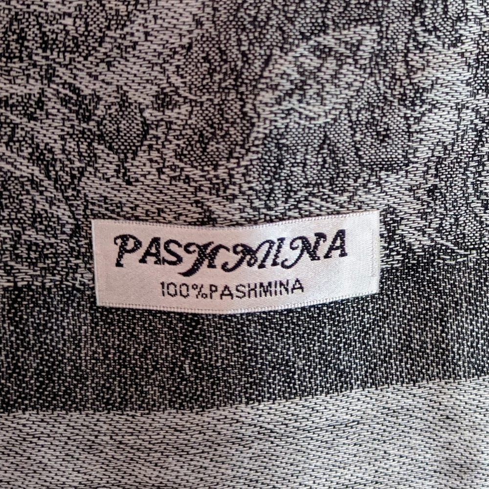 Pashmina - Picture 3 of 3